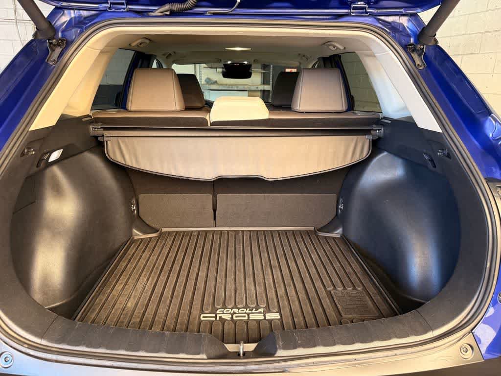 Used 2023 Toyota Corolla Cross XLE w/ Convenience Package FWD image 20