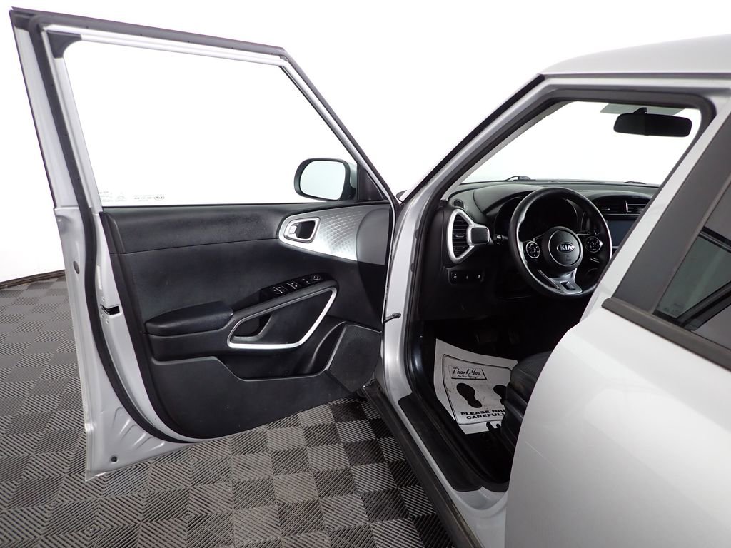 Used 2020 Kia Soul LX image 16