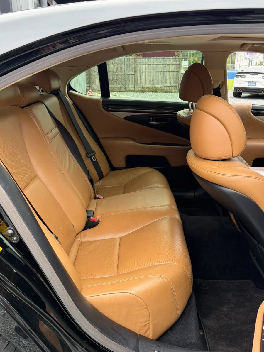 Used 2013 Lexus LS 460 w/ Comfort Pkg RWD image 10
