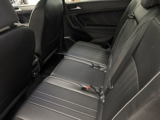 Used 2024 Volkswagen Tiguan SE w/ Panoramic Sunroof Package FWD image 14