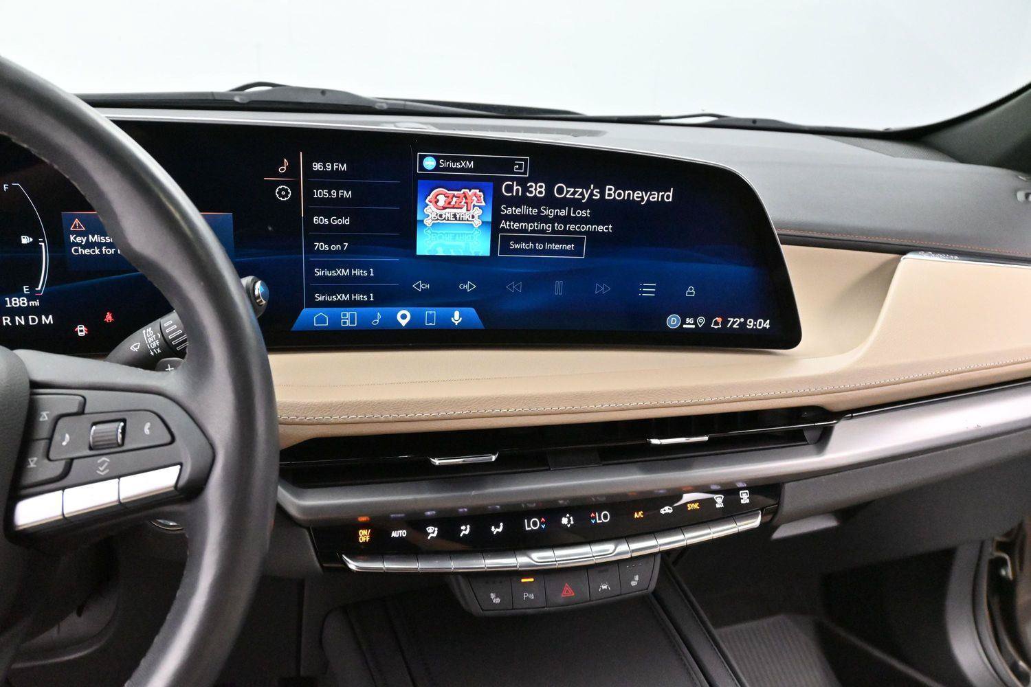 Certified 2024 Cadillac XT4 Luxury w/ Cold Weather Package FWD image 17
