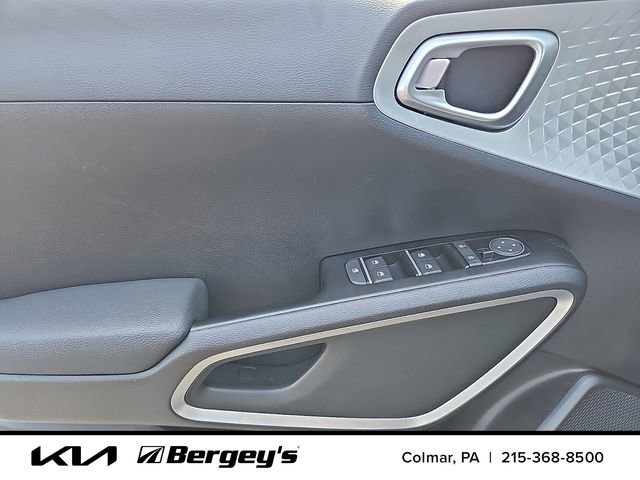 Certified 2025 Kia Soul LX FWD image 15