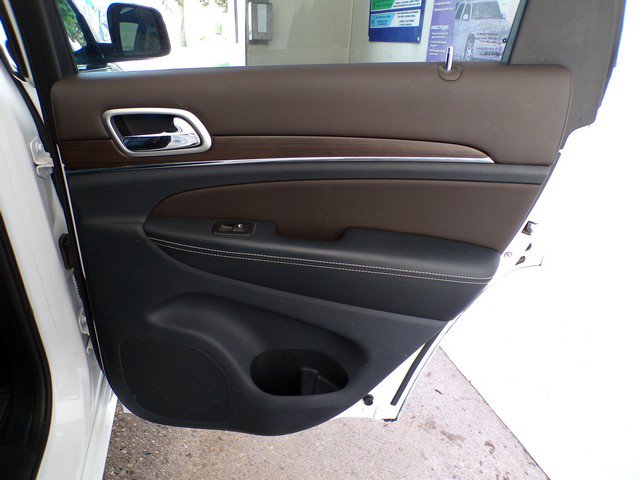 Used 2015 Jeep Grand Cherokee Overland AWD/4WD image 23