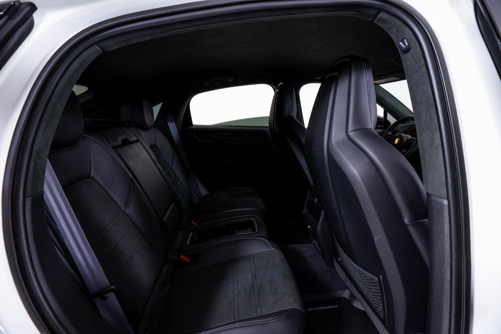 Used 2024 Porsche Cayenne Turbo GT image 17