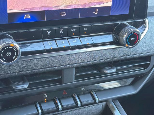 Used 2023 Chevrolet Colorado Trail Boss image 17