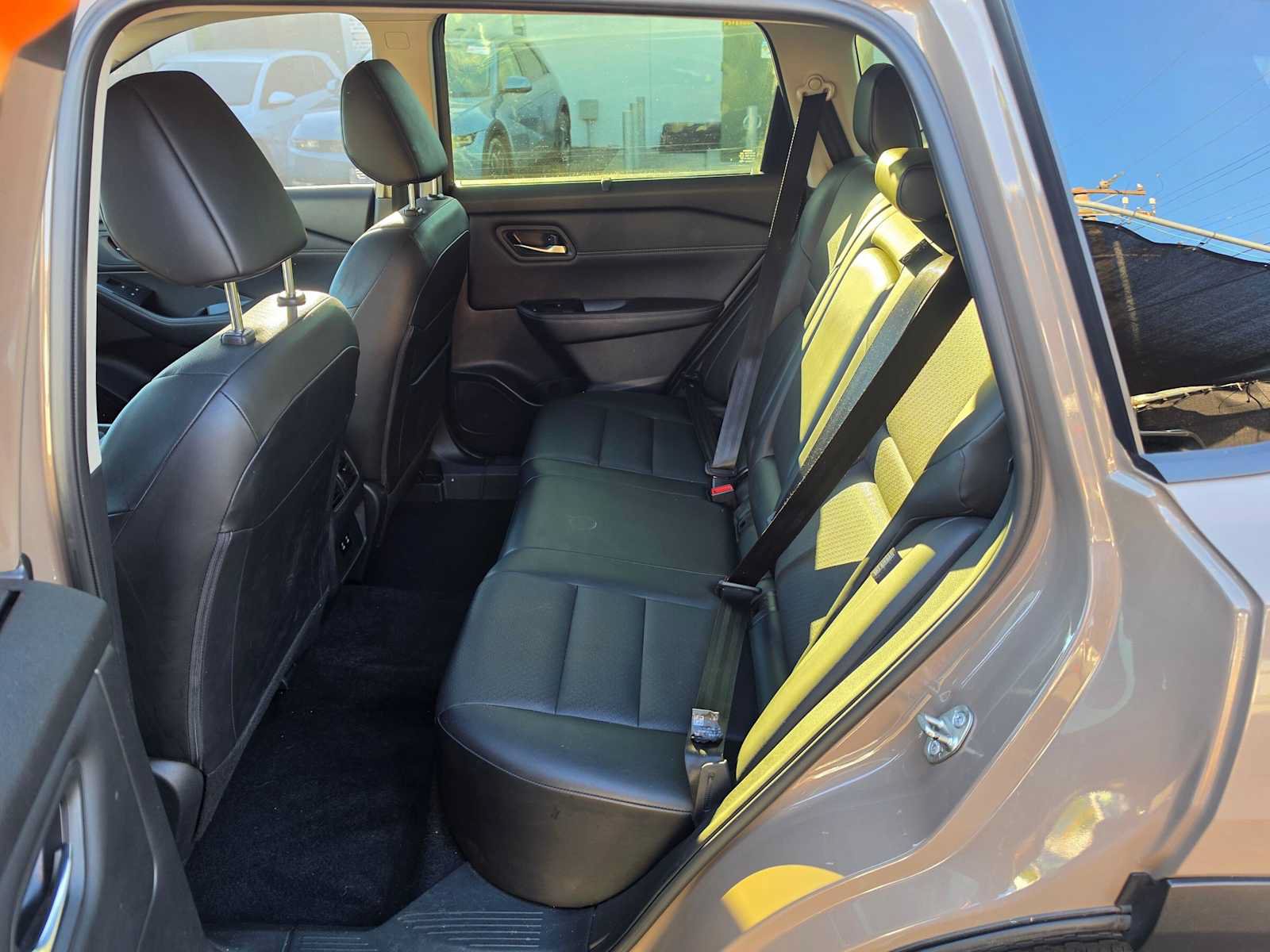 Used 2024 Nissan Rogue SV w/ SV Premium Package FWD image 16