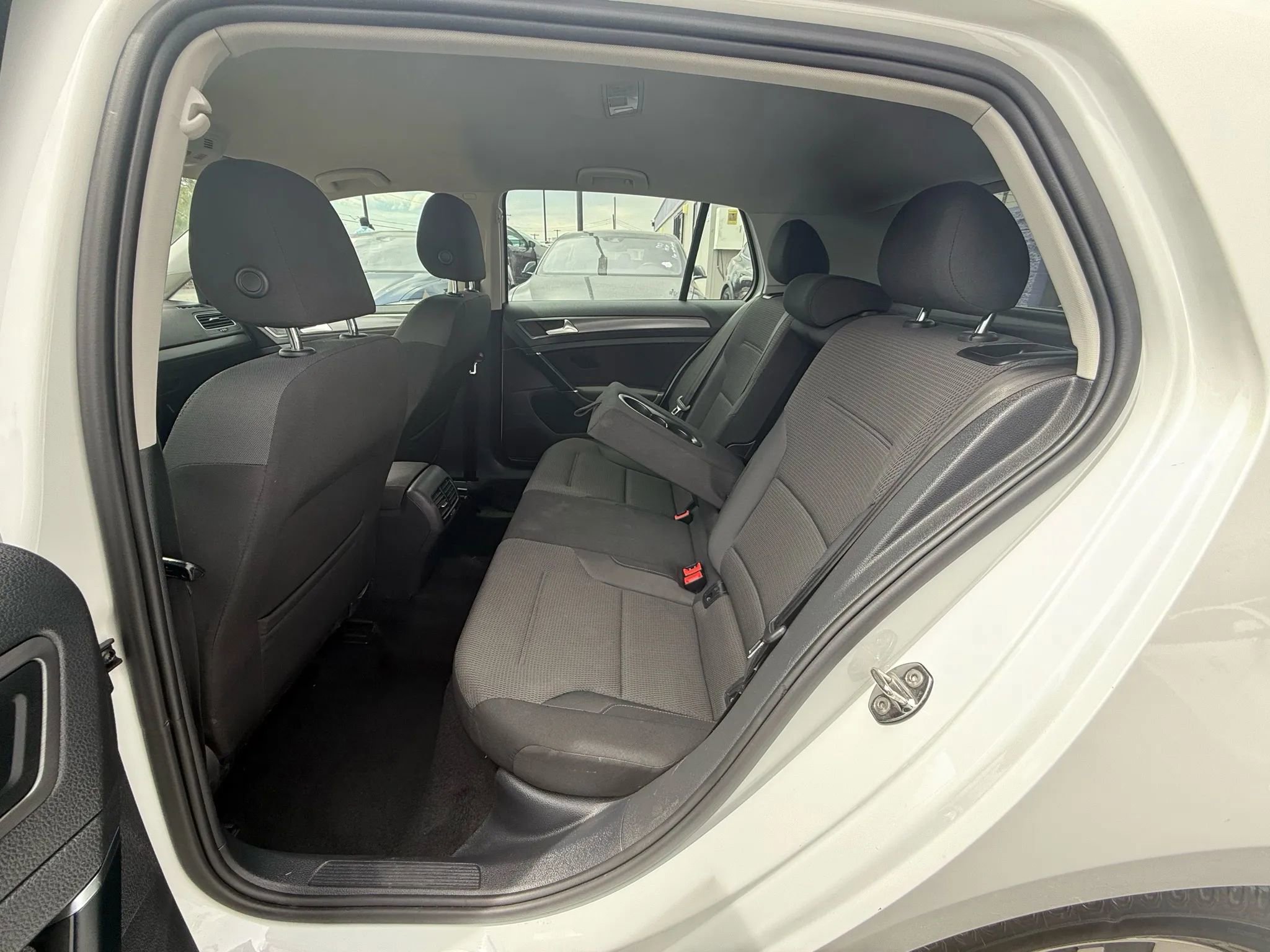 Used 2019 Volkswagen e-Golf SE w/ Driver Assistance Package FWD image 11