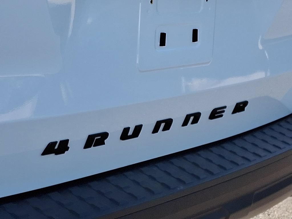 Certified 2025 Toyota 4Runner SR5 AWD/4WD image 31