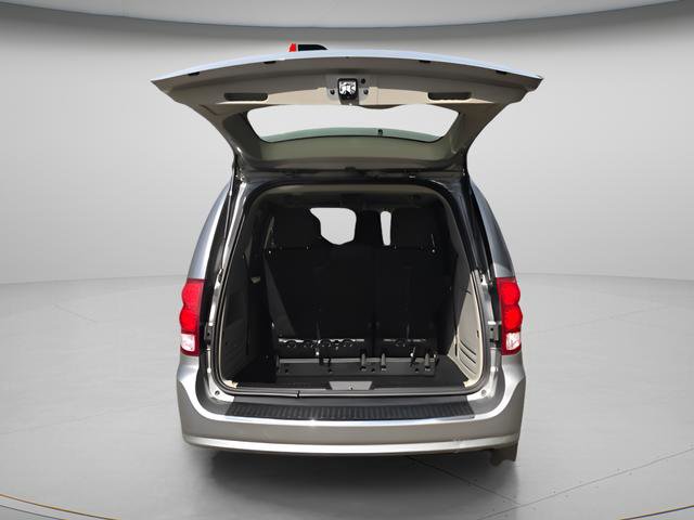 Used 2018 Dodge Grand Caravan SE image 6