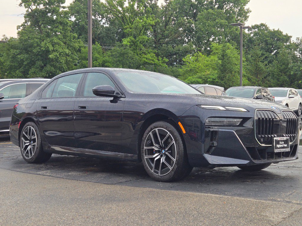 Used 2025 BMW 740i xDrive w/ Premium Package AWD/4WD image 6