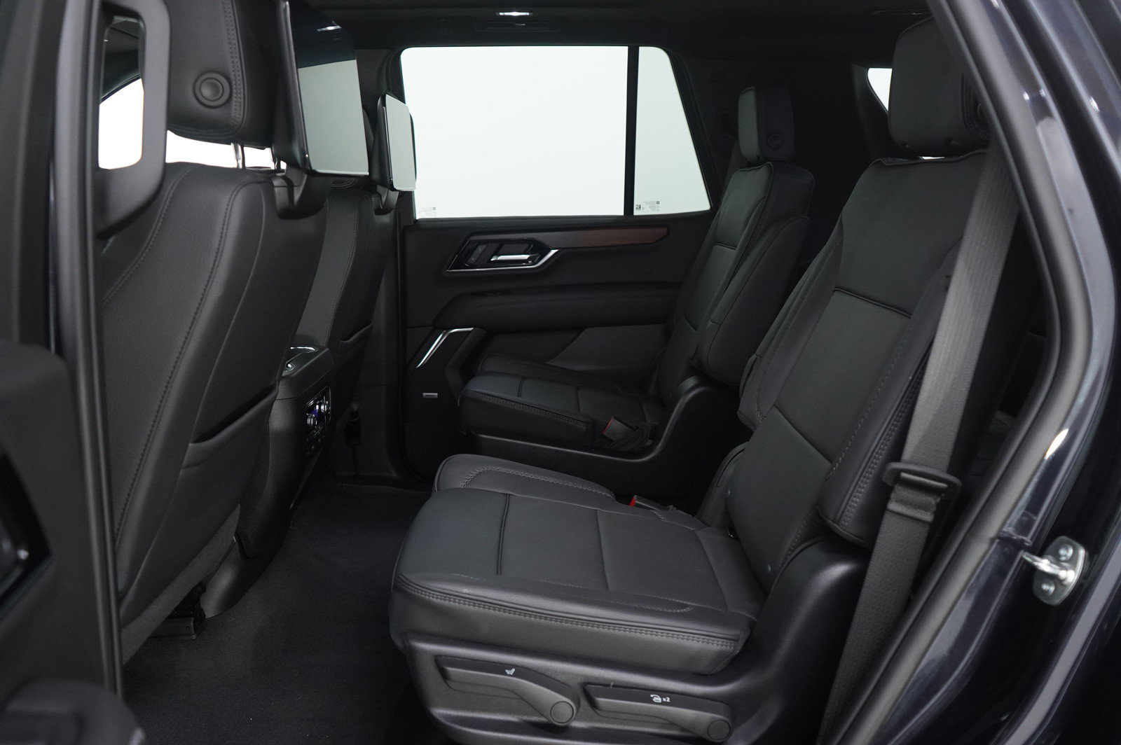 Used 2025 GMC Yukon Denali w/ Denali Reserve Package image 17