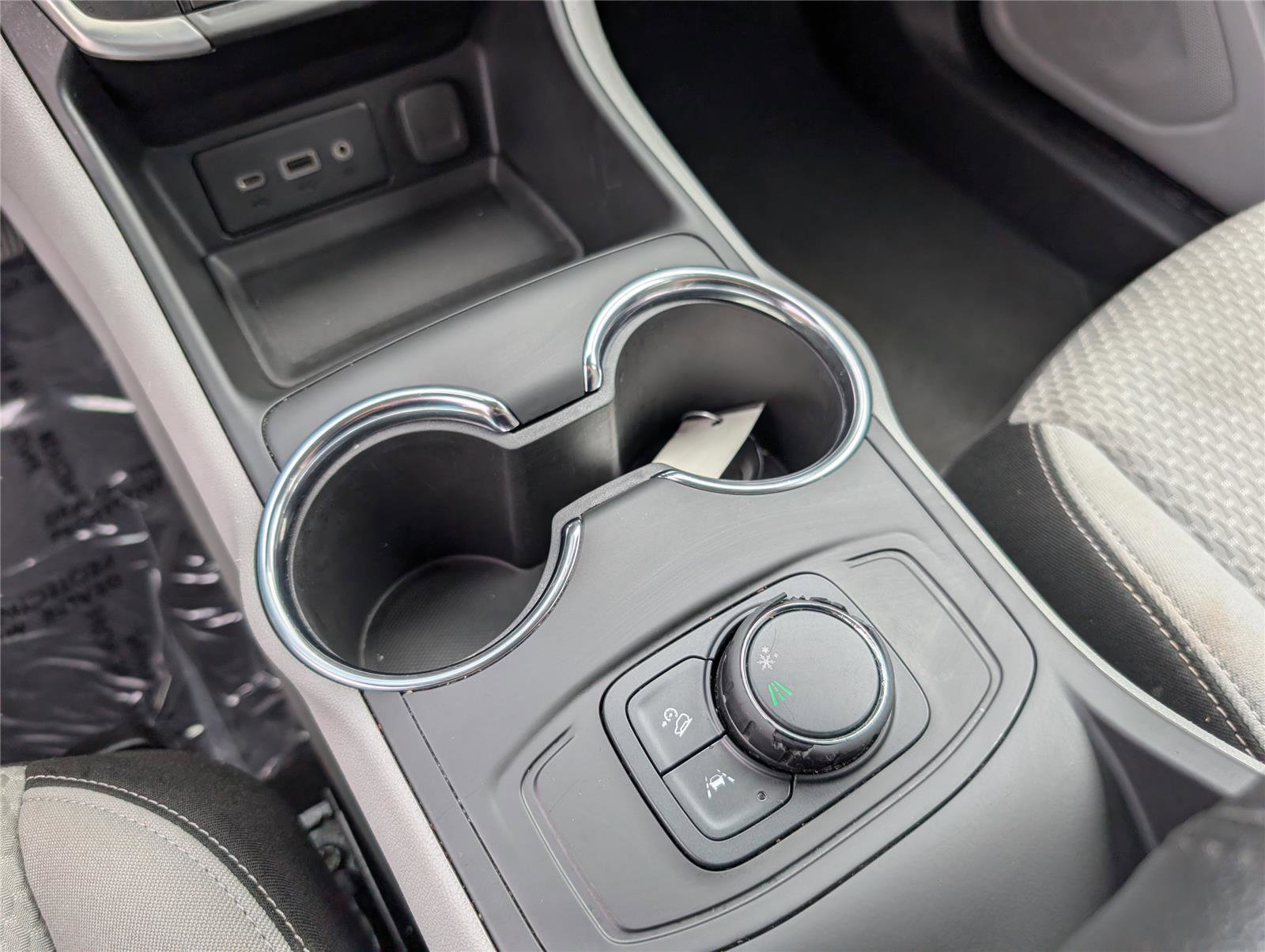 Used 2024 GMC Terrain SLE FWD image 18
