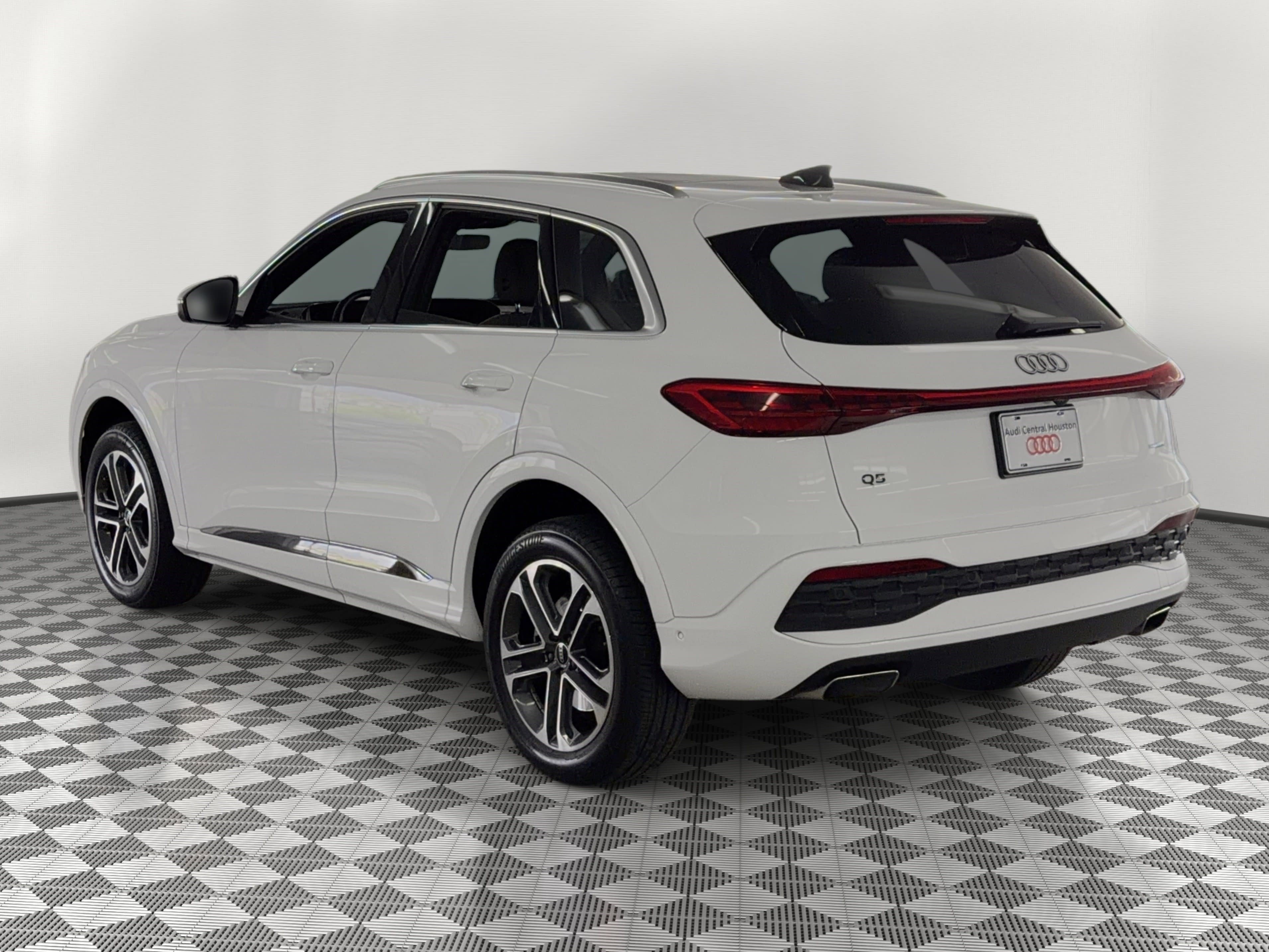 Certified 2025 Audi Q5 Premium Plus w/ Premium Plus image 3