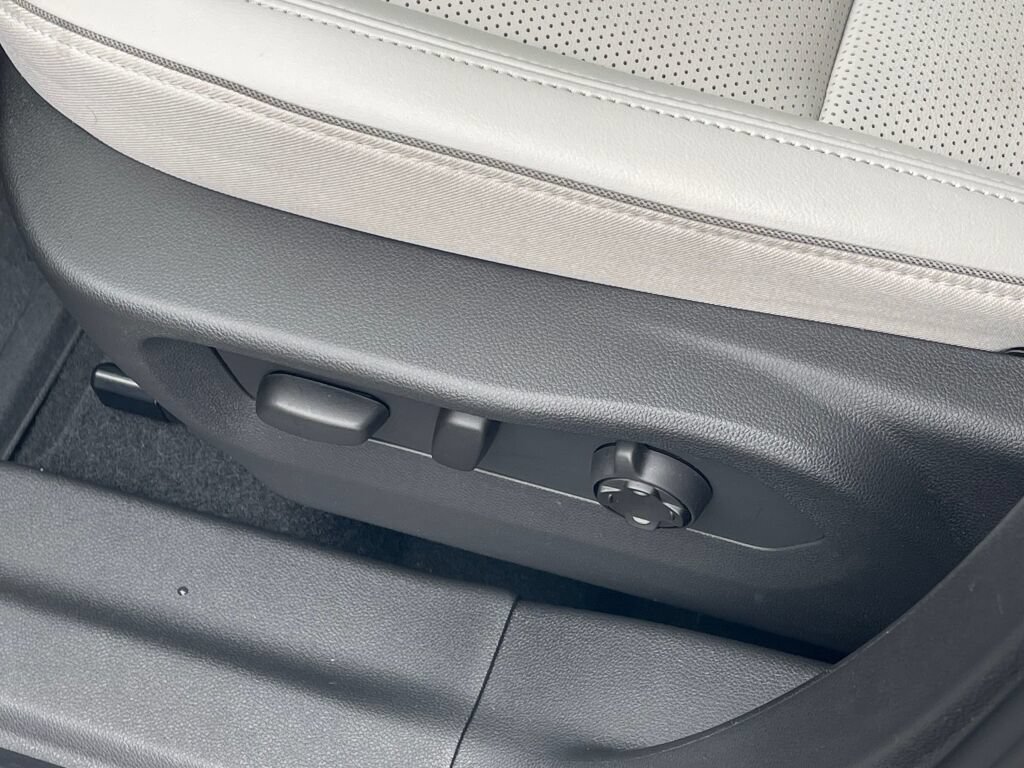 Used 2024 Buick Envision Avenir AWD/4WD image 7