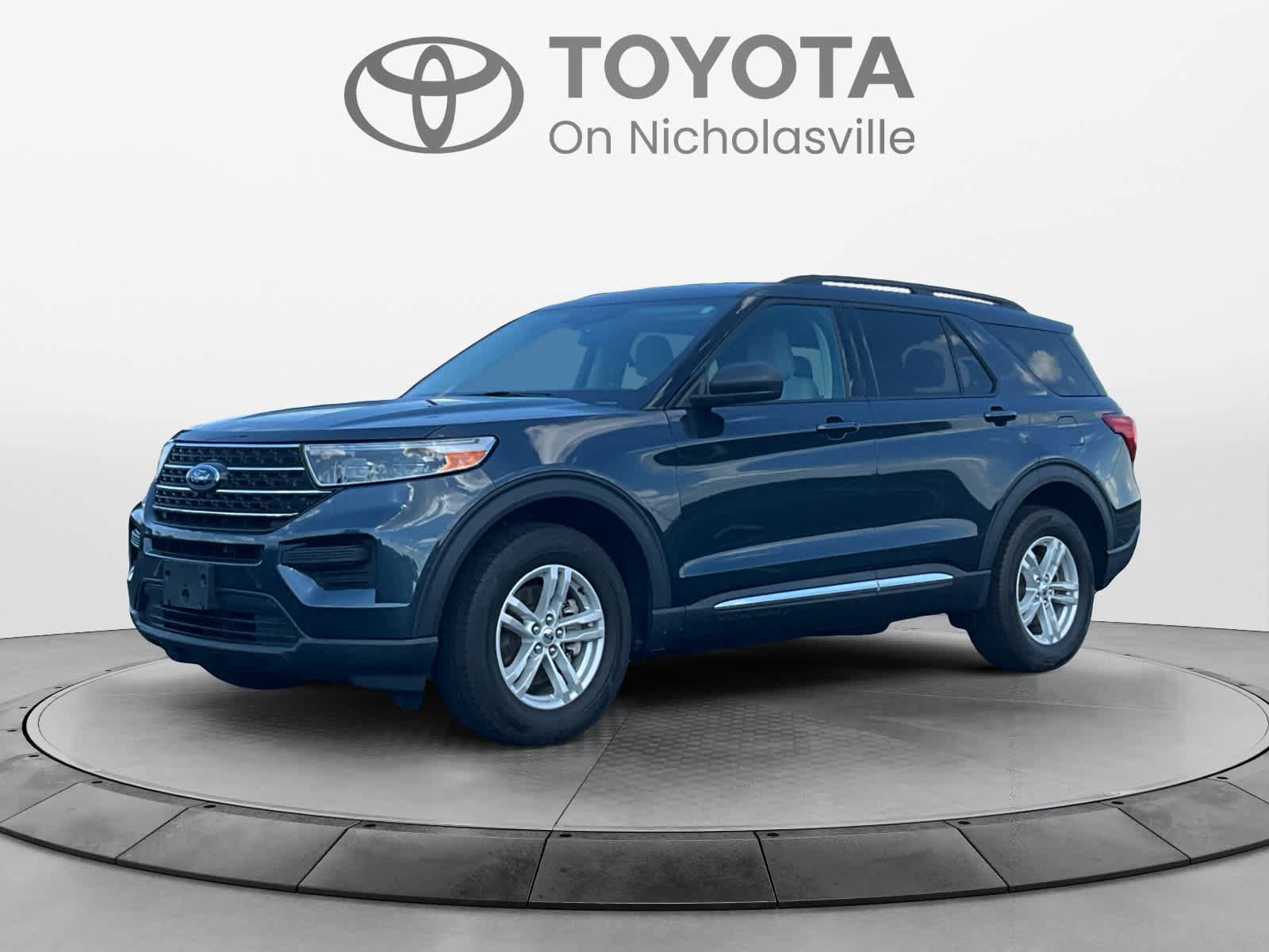 Used 2022 Ford Explorer XLT w/ Class IV Trailer Tow Package AWD/4WD image 1