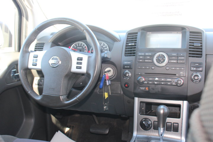 Used 2010 Nissan Pathfinder SE AWD/4WD image 26