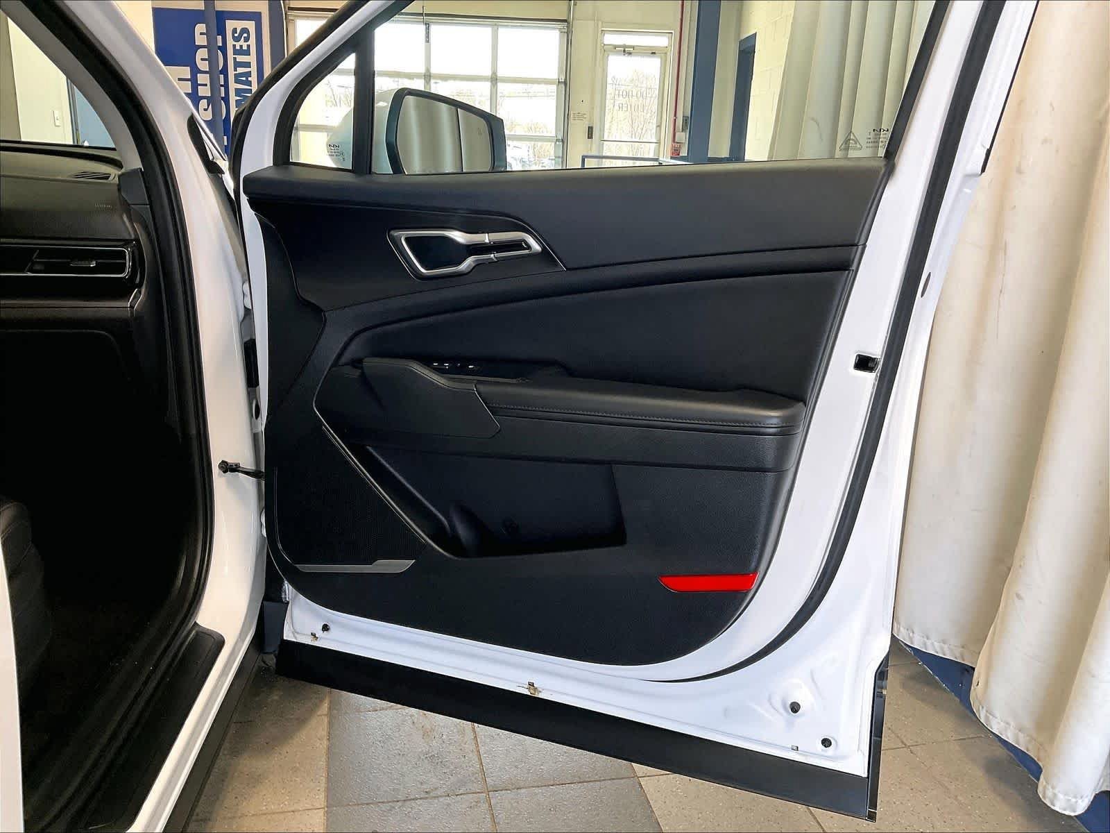 Used 2023 Kia Sportage EX AWD/4WD image 12