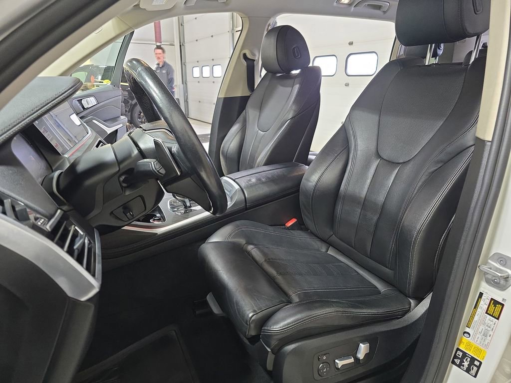Used 2022 BMW X7 xDrive40i w/ Premium Package image 18