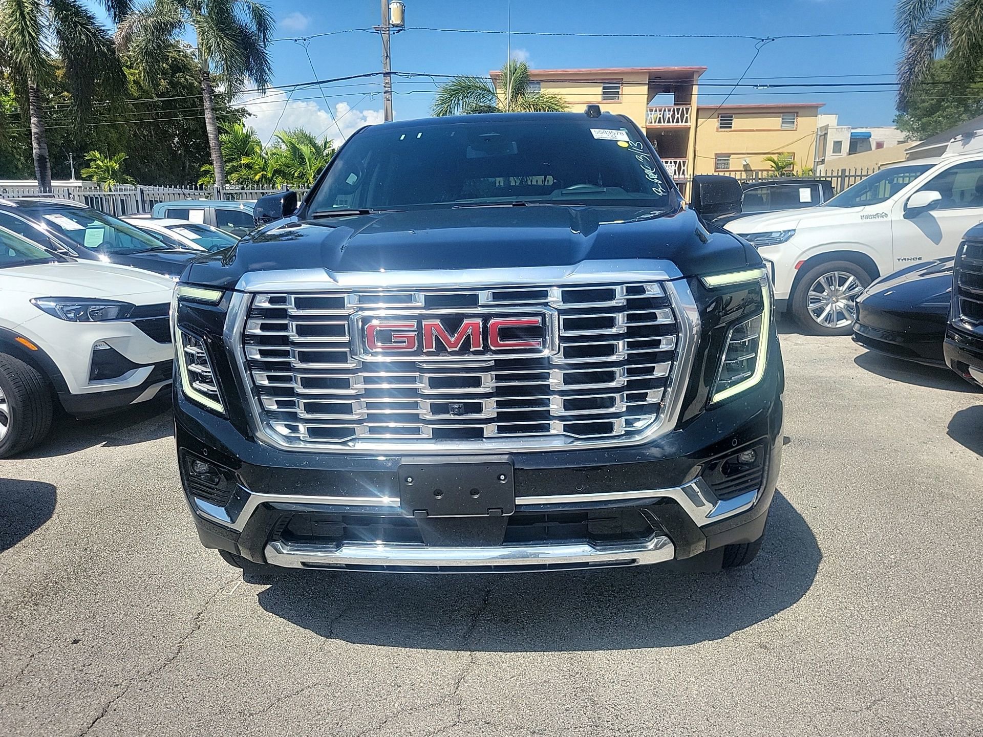 Used 2025 GMC Yukon XL Denali image 3