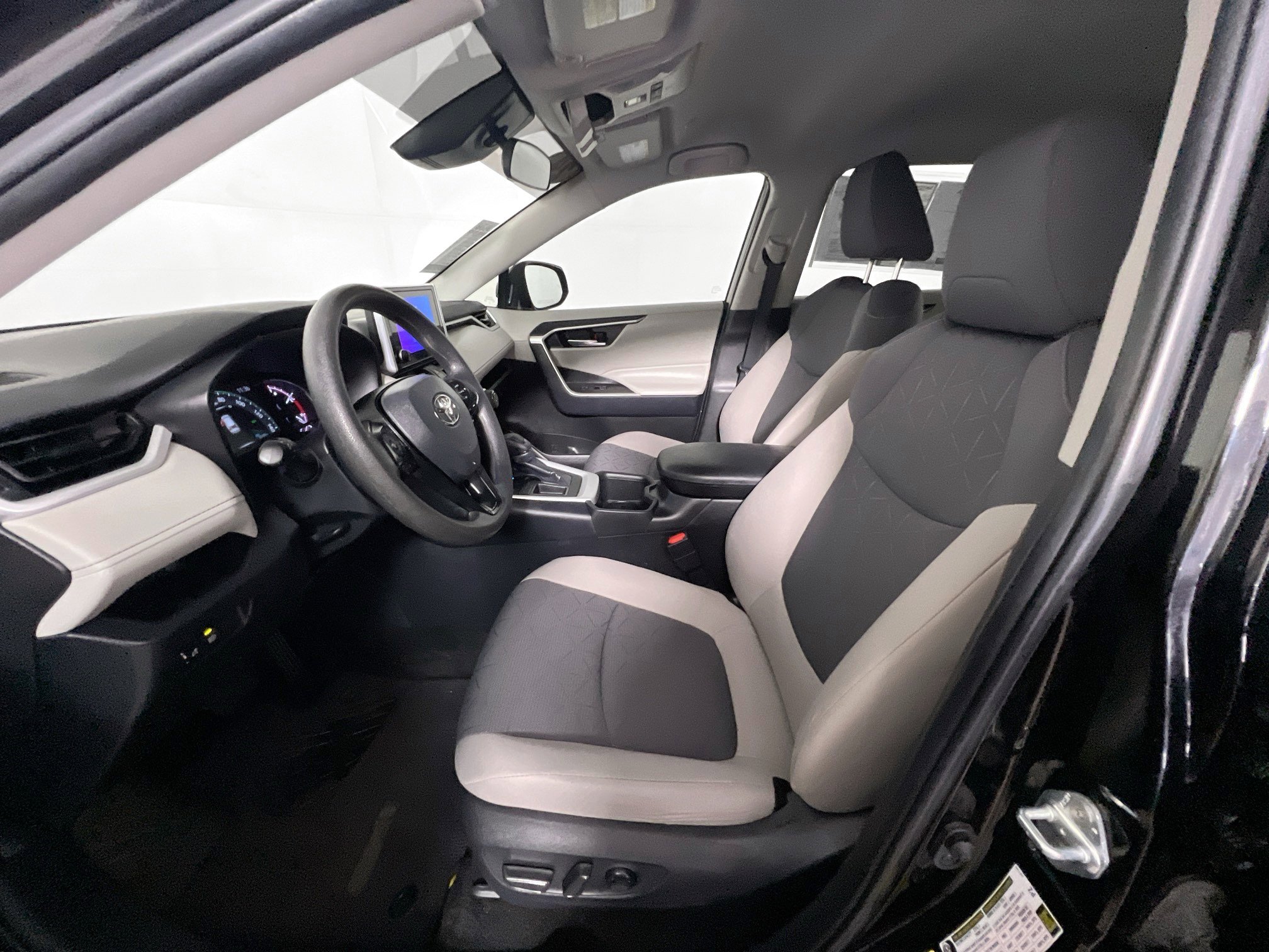 Used 2024 Toyota RAV4 XLE image 14