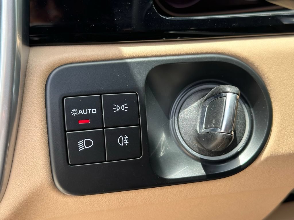 Certified 2023 Porsche Cayenne AWD/4WD image 27