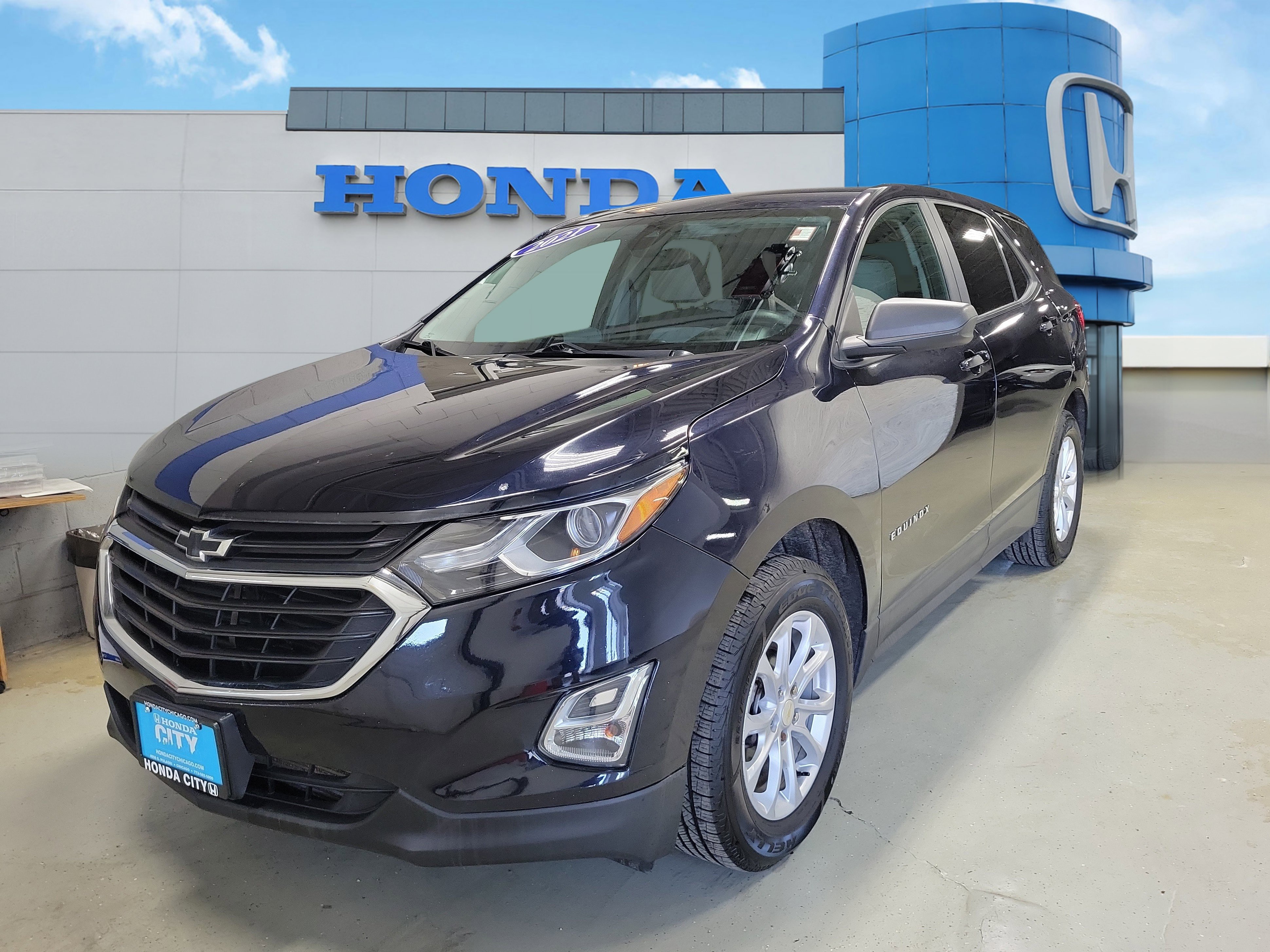Used 2021 Chevrolet Equinox LS w/ LS Convenience Package image 2