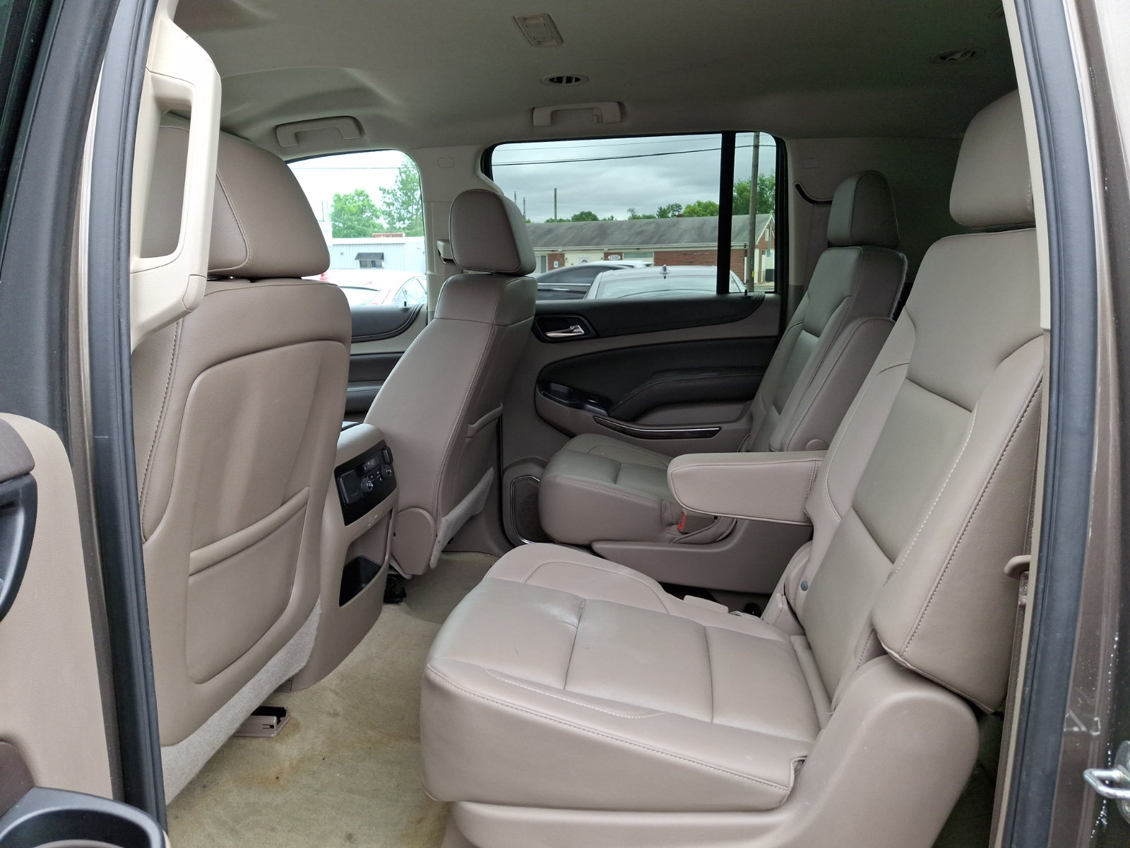 Used 2016 Chevrolet Suburban LT w/ Luxury Package AWD/4WD image 10