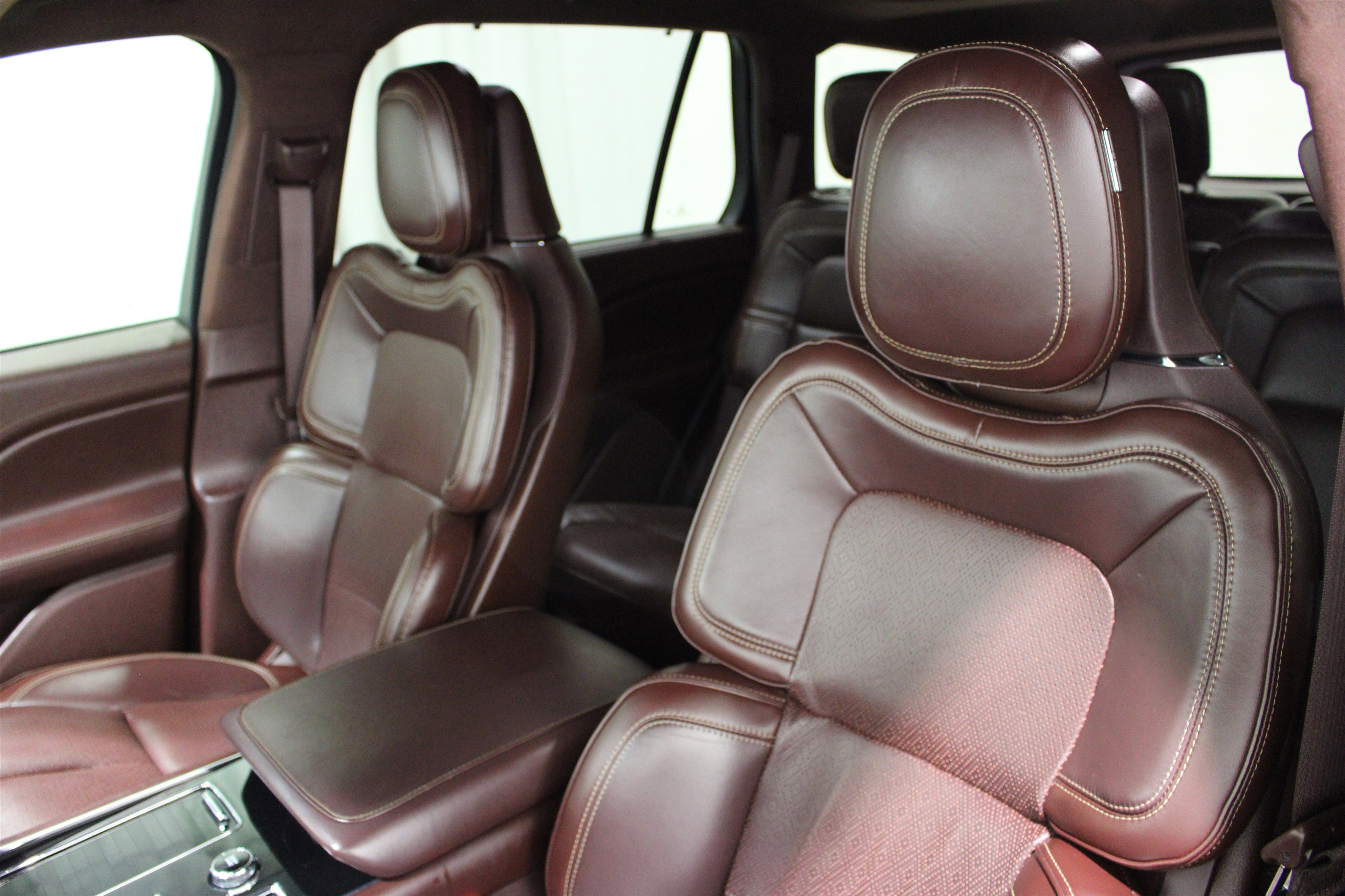 Used 2021 Lincoln Aviator Black Label w/ Class IV Trailer Tow Package image 4