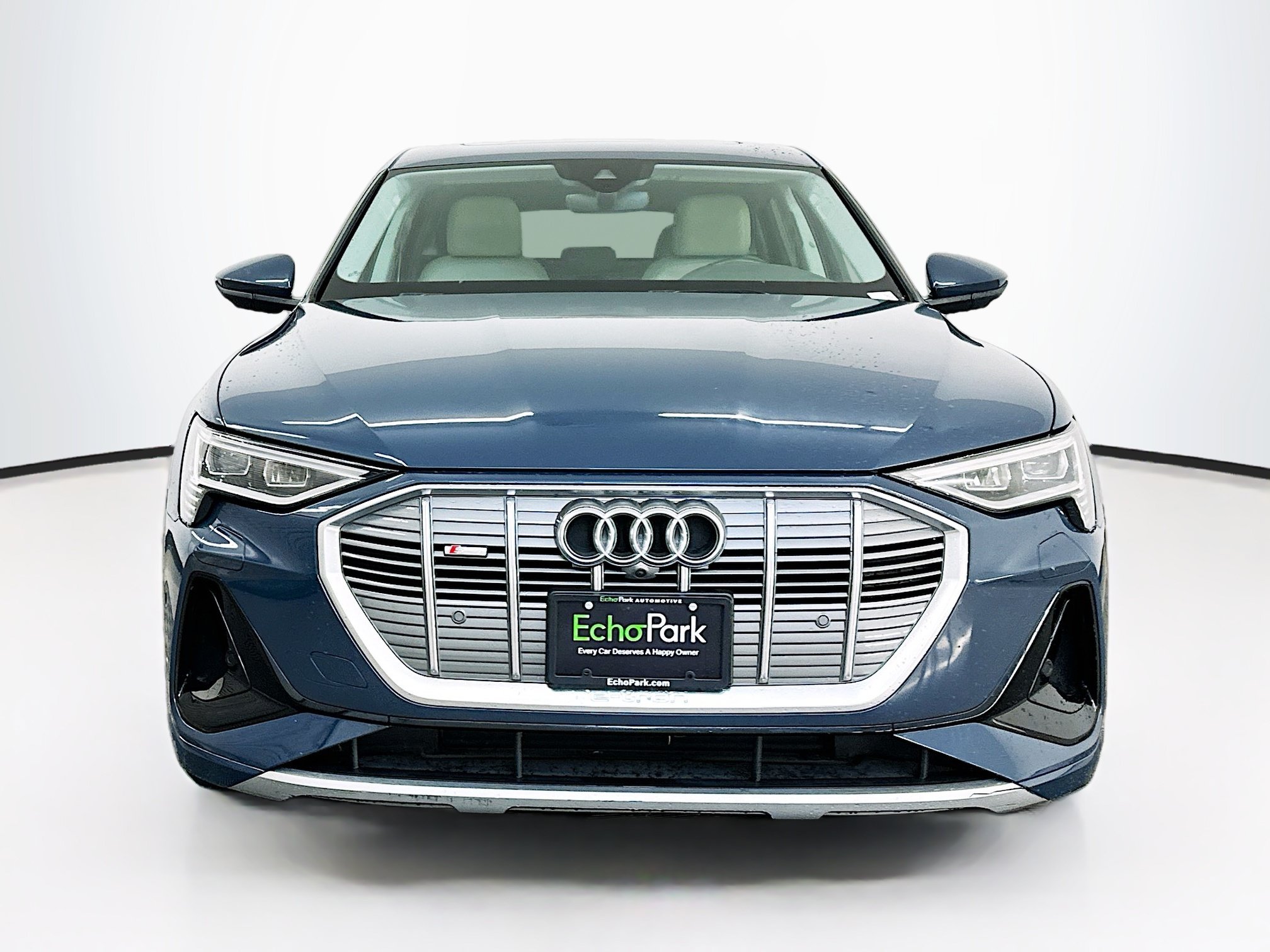 Used 2022 Audi e-tron Premium Plus w/ Premium Plus Package AWD/4WD image 2