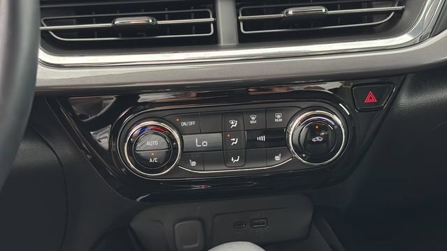 Used 2025 Chevrolet Trax ACTIV w/ Sunroof Package FWD image 16