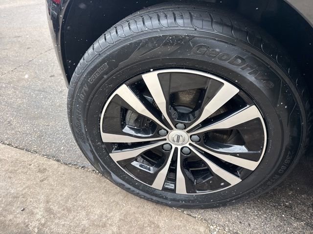 Used 2023 Volvo XC60 B5 Core image 12