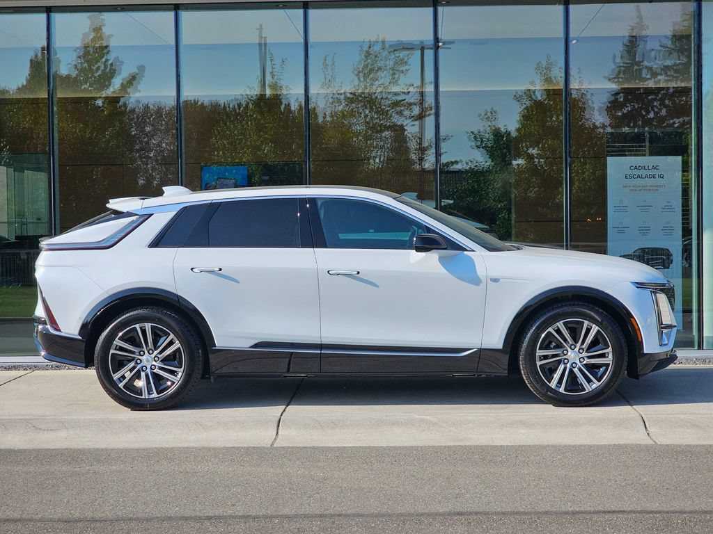 New 2026 Cadillac Lyriq Luxury AWD/4WD image 6