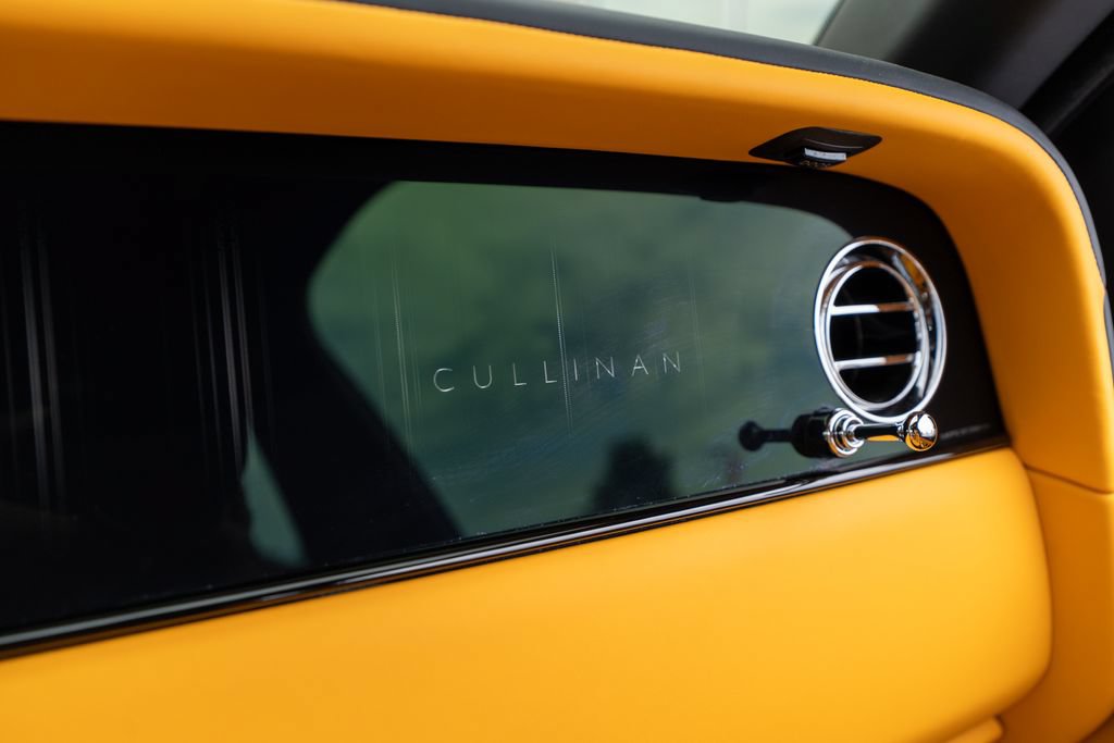 Used 2025 Rolls-Royce Cullinan AWD/4WD image 57