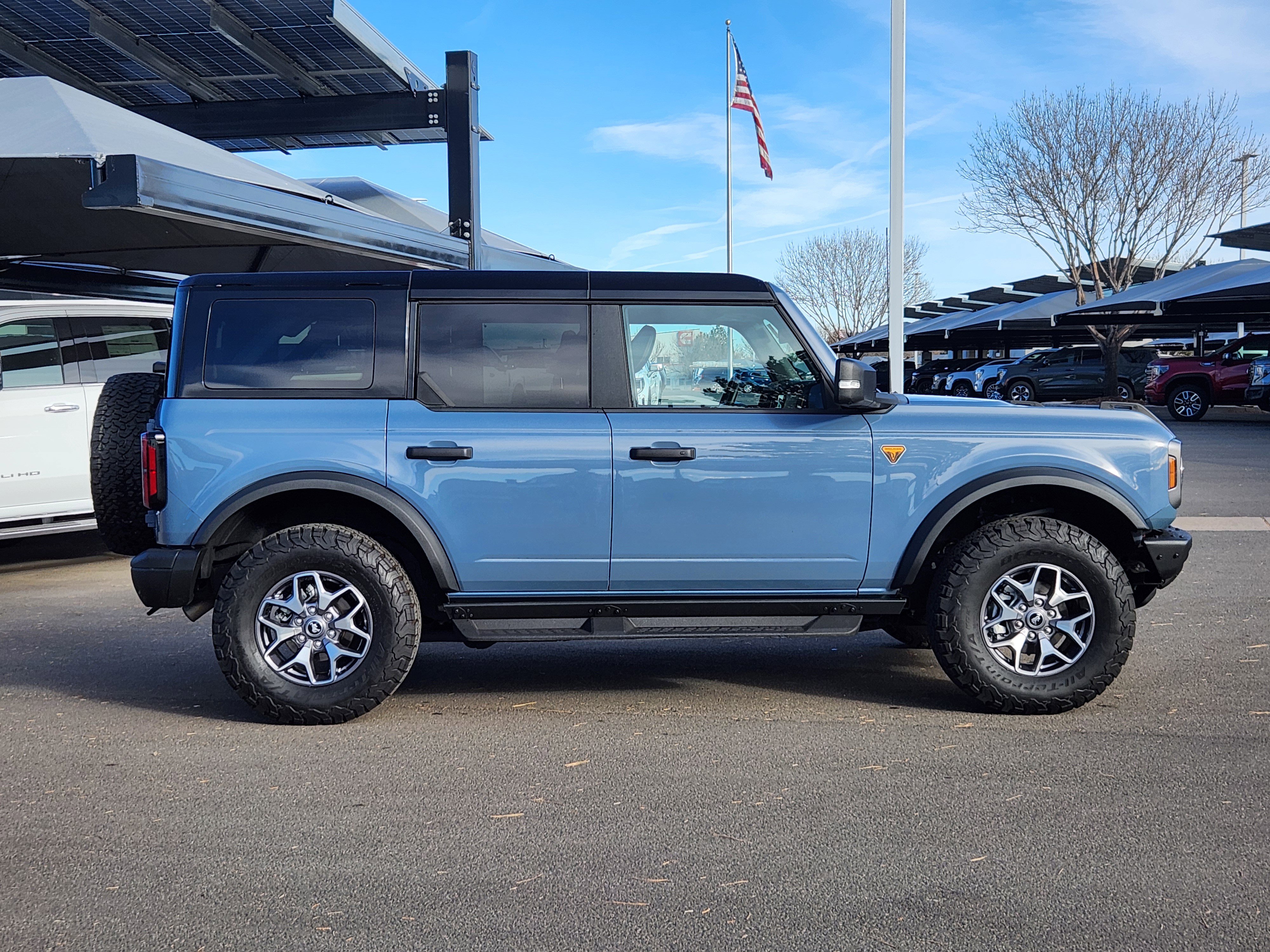 Used 2024 Ford Bronco Badlands image 2