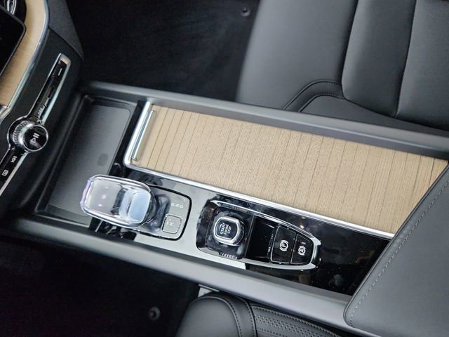 New 2026 Volvo XC60 B5 Plus w/ Protection Package Premier image 26