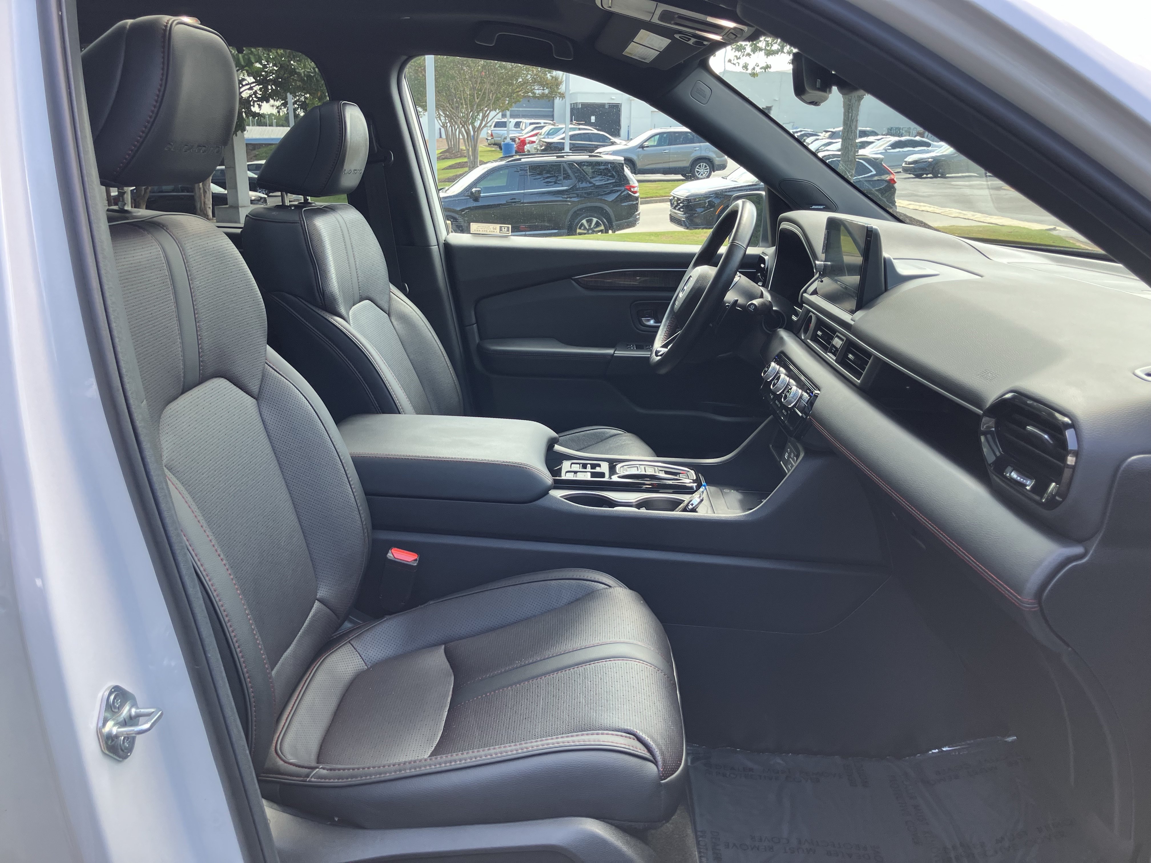 Certified 2025 Honda Pilot Black Edition image 38