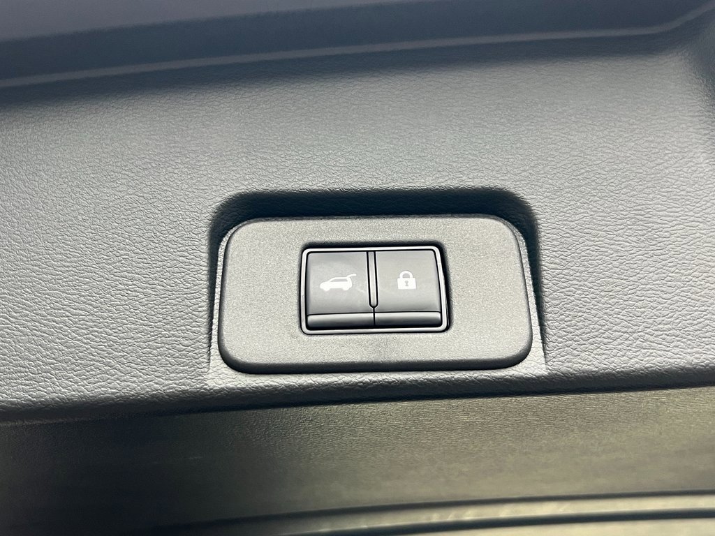 Used 2024 Nissan Rogue Platinum w/ Platinum Premium Package image 17