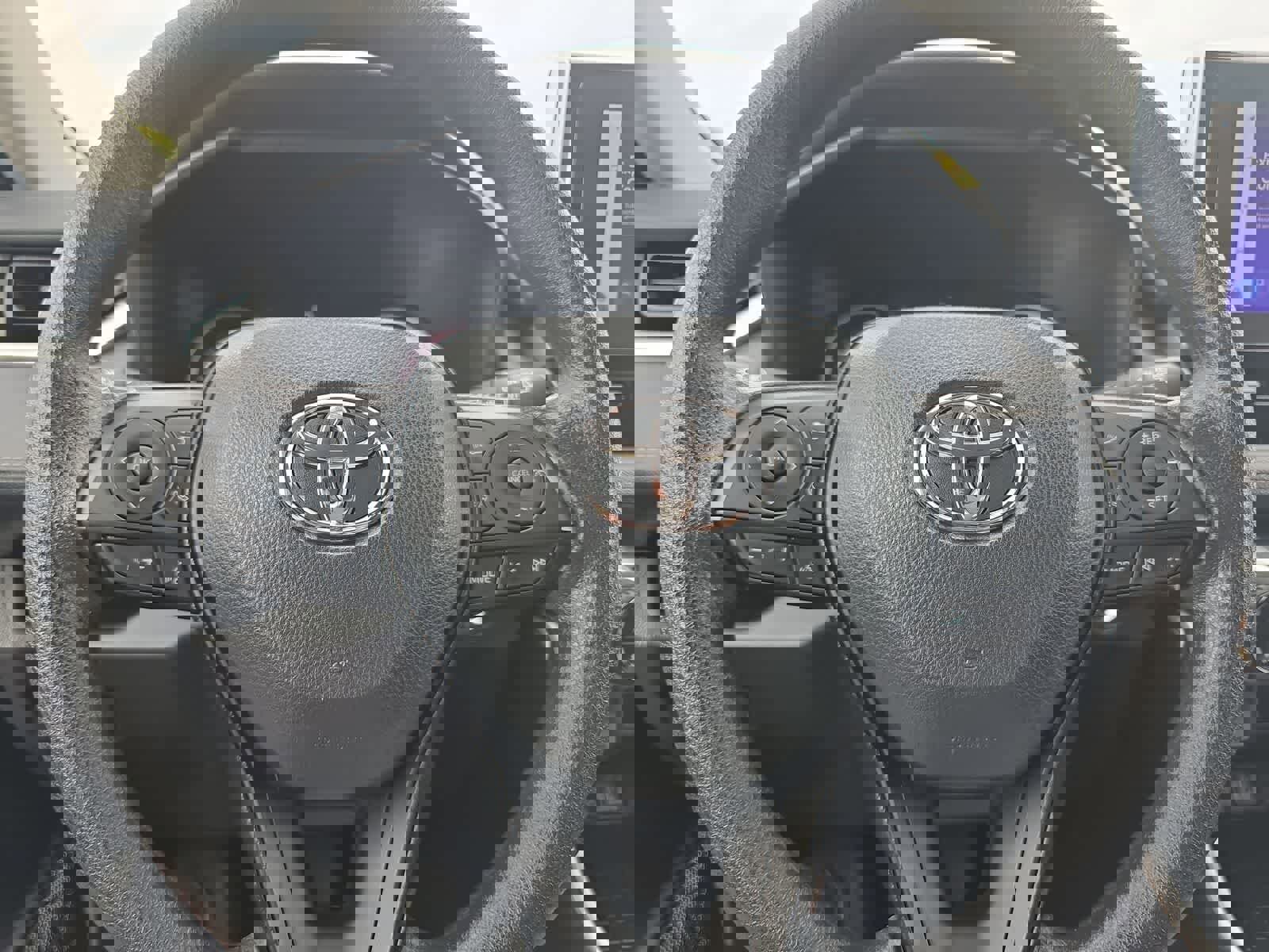 Used 2025 Toyota RAV4 XLE image 27