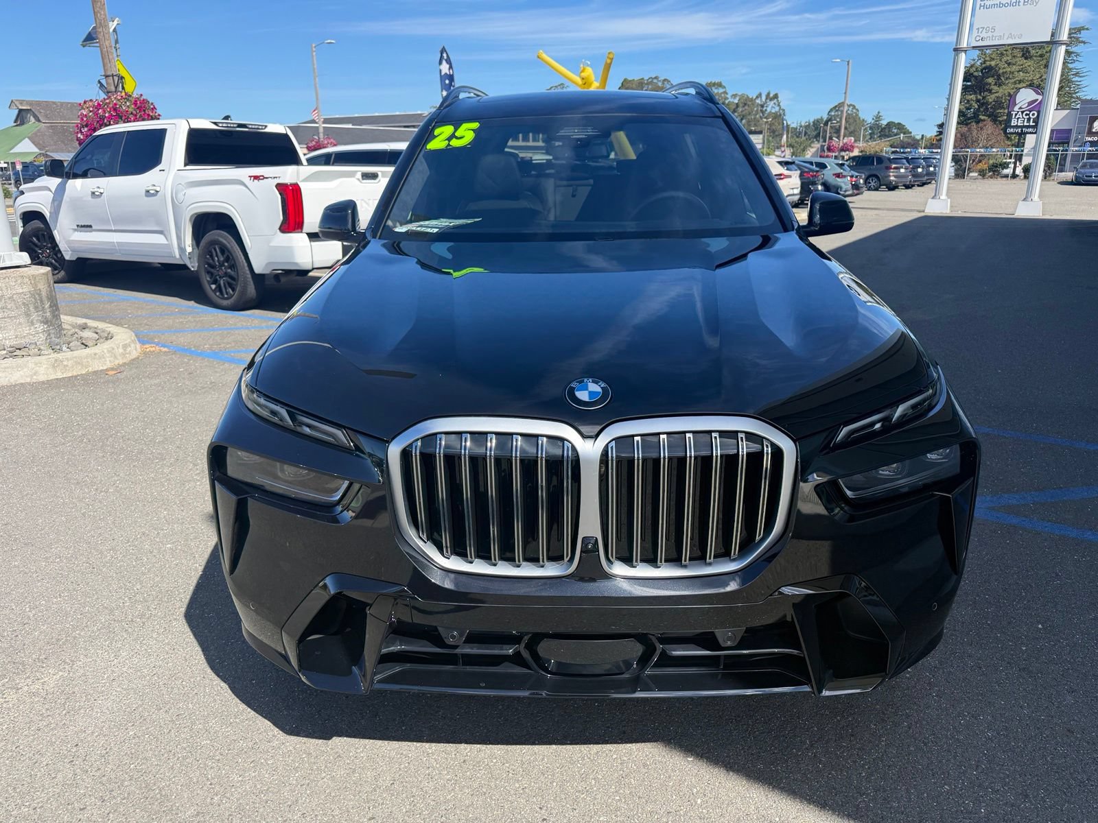 Used 2025 BMW X7 xDrive40i w/ M Sport Package AWD/4WD image 3