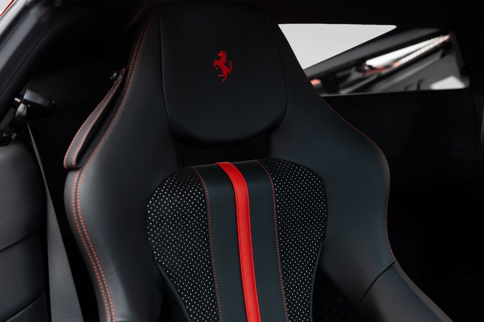 Used 2021 Ferrari F8 Tributo RWD image 18