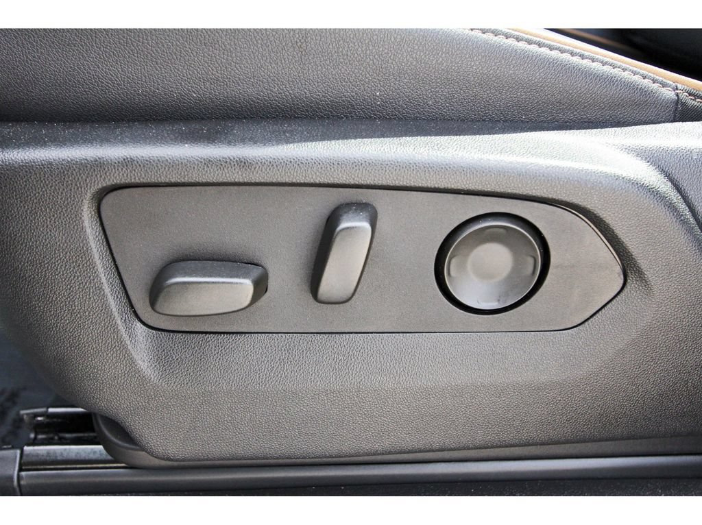 Used 2024 GMC Yukon AT4 w/ AT4 Premium Package AWD/4WD image 33