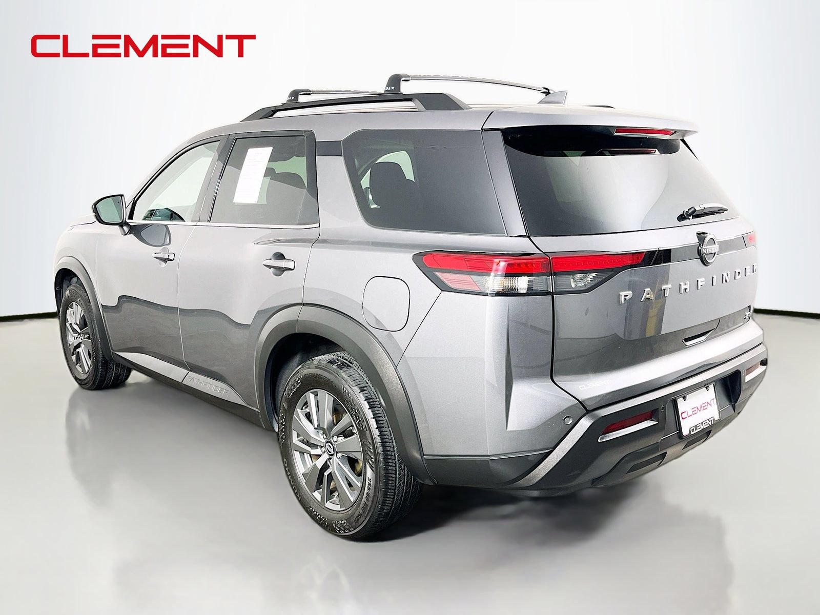 Used 2023 Nissan Pathfinder SV FWD image 9