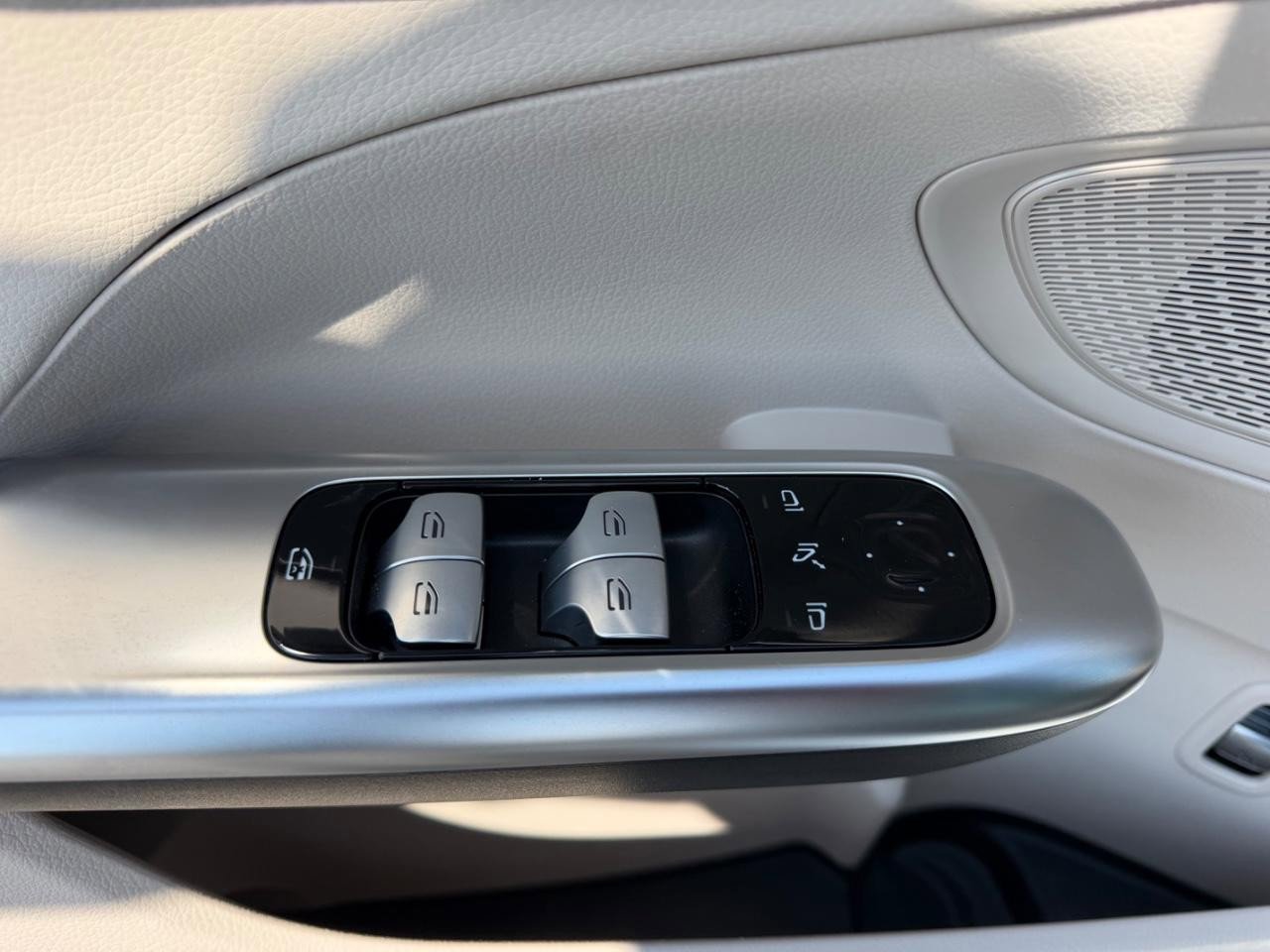 Used 2025 Mercedes-Benz C 300 4MATIC Sedan image 21