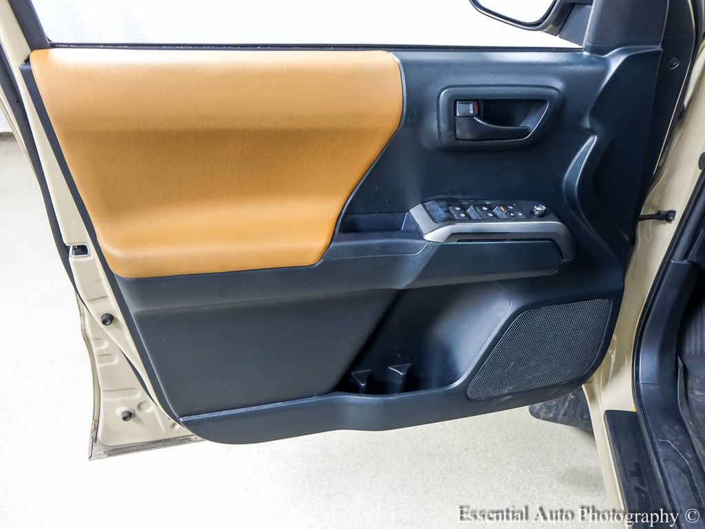 Used 2017 Toyota Tacoma SR5 w/ Tow Package RWD image 19
