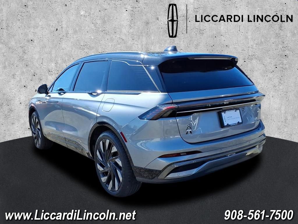 Certified 2025 Lincoln Nautilus Reserve w/ Jet Appearance Package AWD/4WD image 4