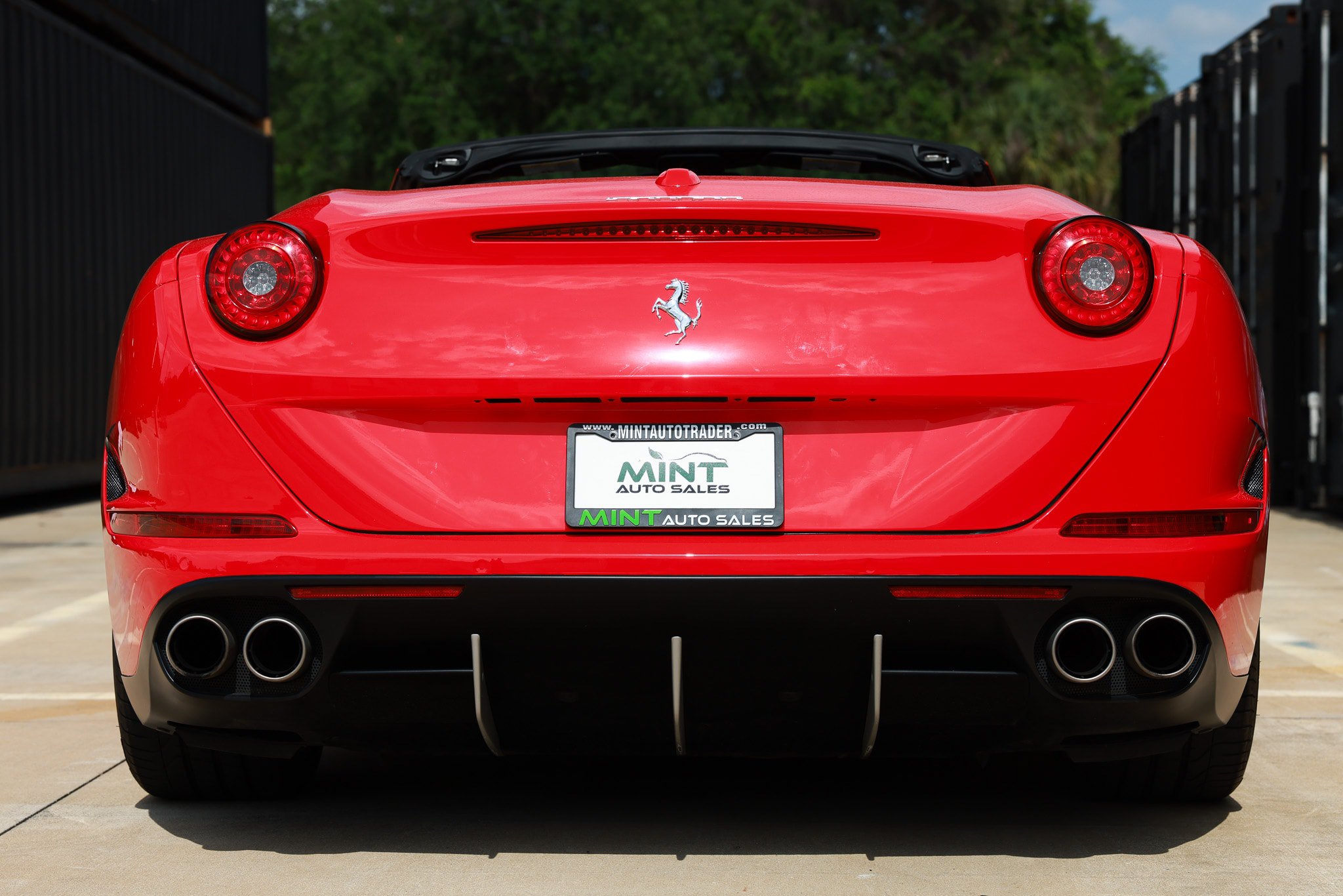Used 2015 Ferrari California T RWD image 12