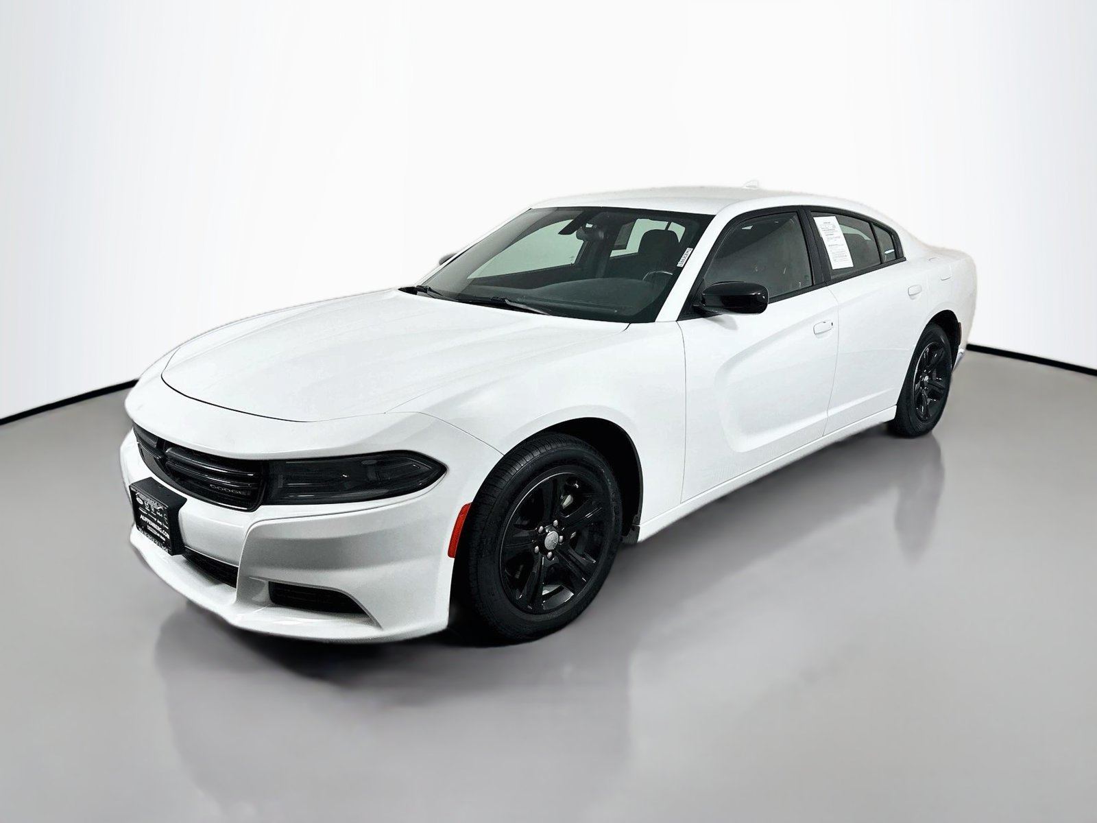 Used 2023 Dodge Charger SXT RWD image 3