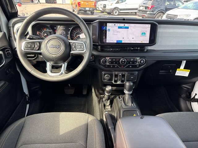 Used 2024 Jeep Wrangler Unlimited Sahara AWD/4WD image 16