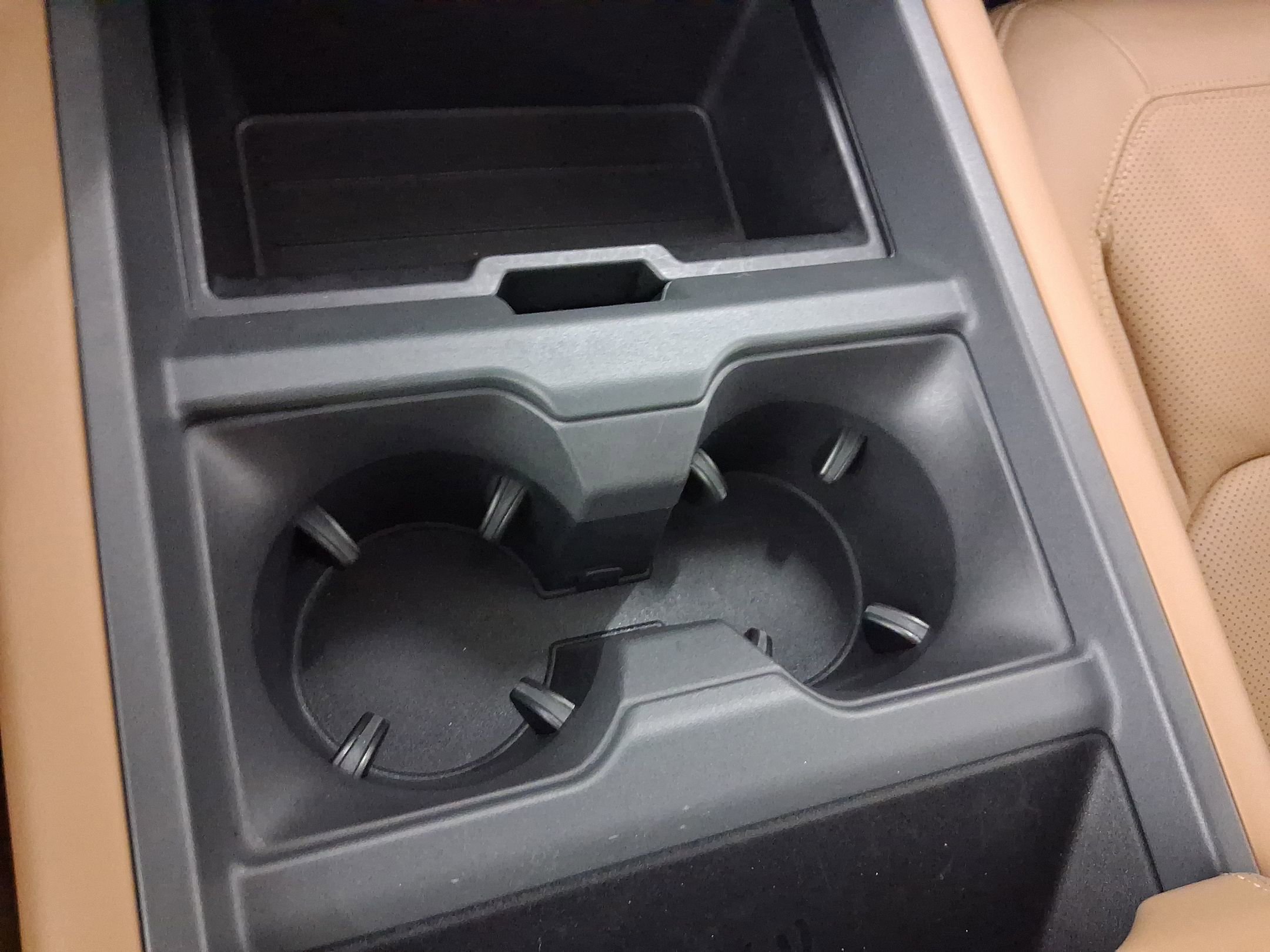 Used 2025 Land Rover Defender 90 S image 24