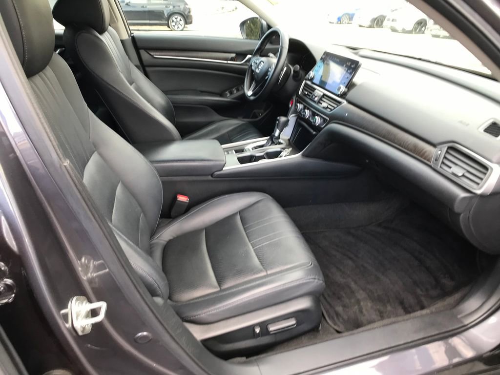 Used 2018 Honda Accord Touring image 32